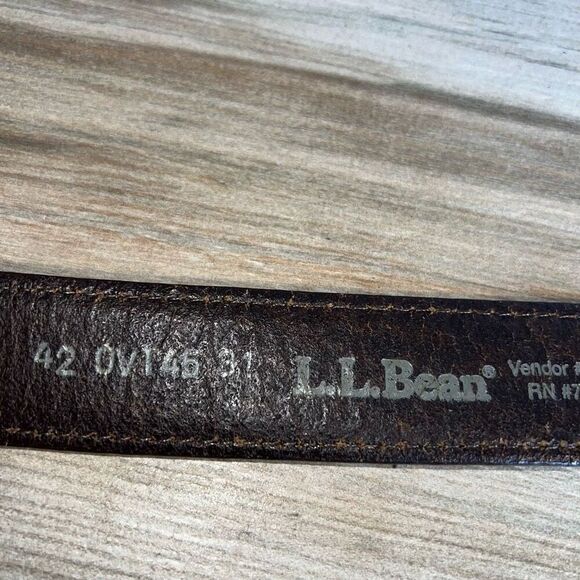 L.L. Bean Leather Belt Men’s Size 42 Brown Gold Tone Buckle USA Made Work Chore - Picture 7 of 8